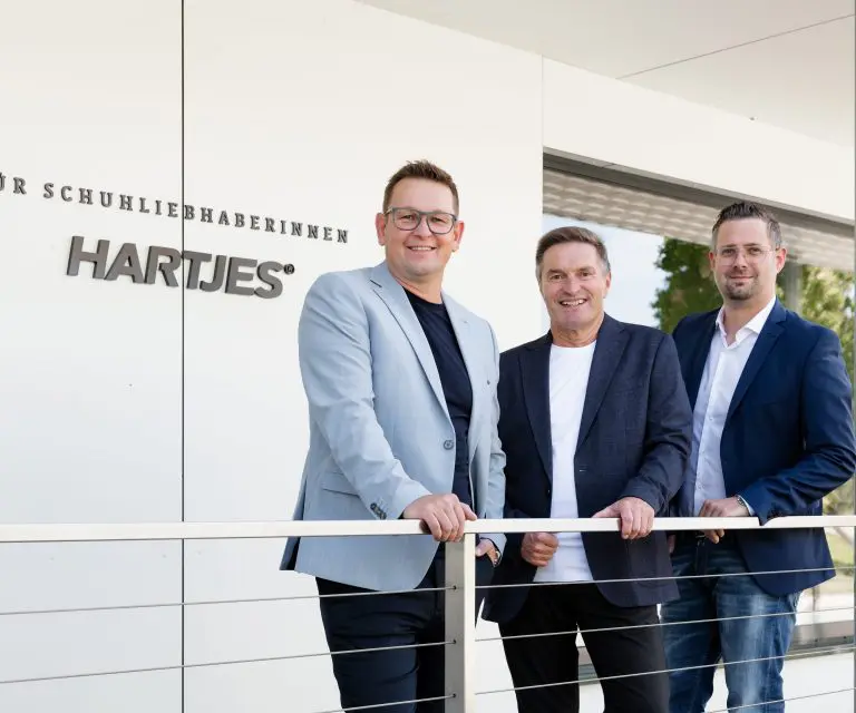 Neue Geschäftsführung bei Hartjes: Hans Sternbauer (Mitte) übergibt die Geschäftsführung an Stefan Spreitzer (l.), technischer Geschäftsführer, und Christoph Götzendorfer (r.), kaufmännischer Geschäftsführer.