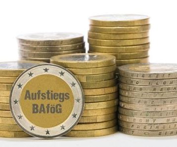 Euro- Münzen mit Aufschrift Aufstiegs-BAföG